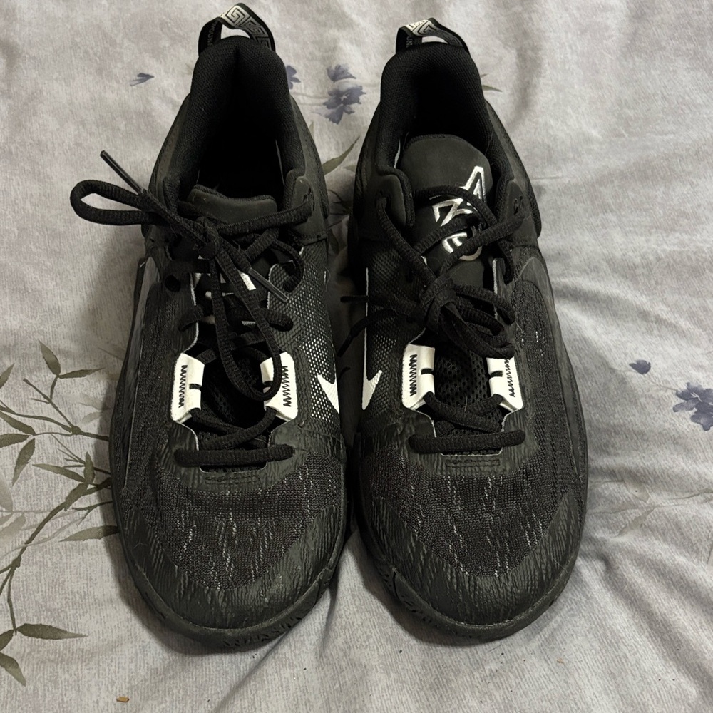 Nike Black Sneakers - size 6Y Kids